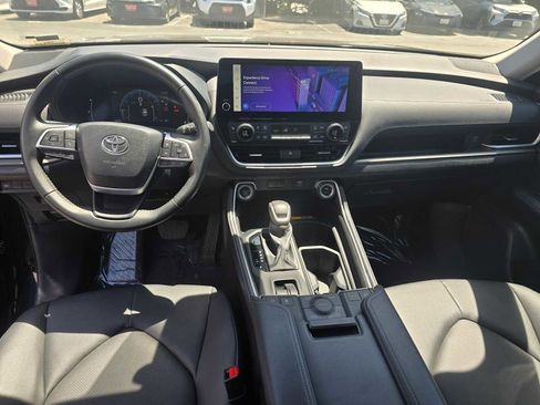 Used 2024 Toyota Grand Highlander AWD image 20