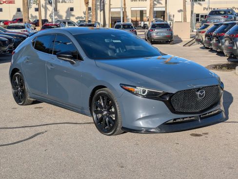 Used 2021 MAZDA MAZDA3 Hatchback w/Premium Plus Pkg image 7