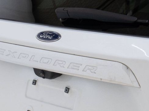 Used 2020 Ford Explorer XLT w/ Equipment Group 202A RWD image 18