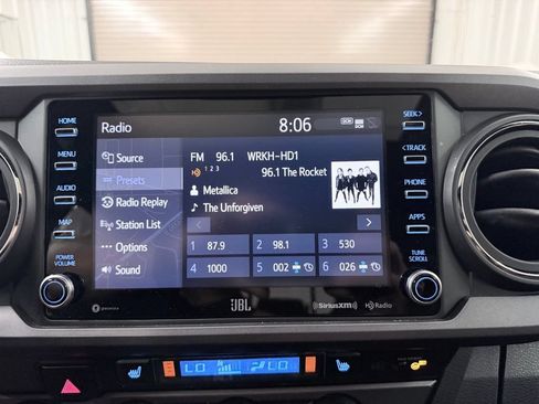 Used 2022 Toyota Tacoma TRD Sport w/ TRD Premium Sport Package AWD/4WD image 18