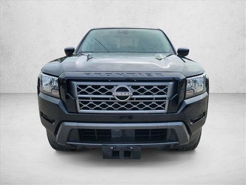 Used 2022 Nissan Frontier SV image 2