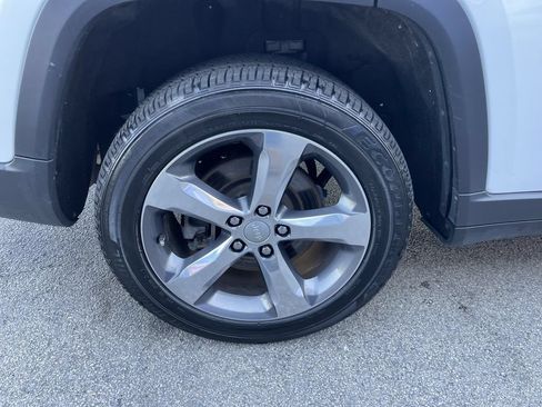 Certified 2021 Jeep Grand Cherokee L Limited AWD/4WD image 12