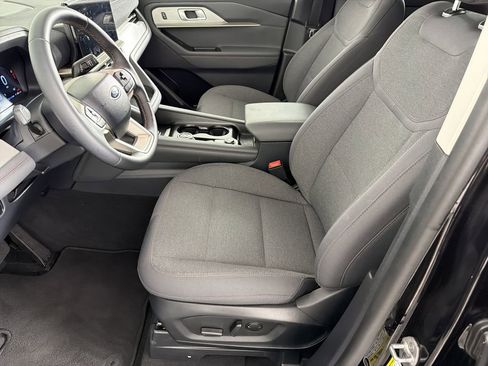 Used 2025 Ford Explorer Active image 7