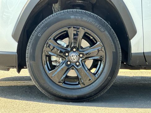 Used 2025 Toyota RAV4 XLE FWD image 23