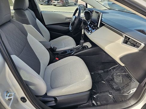 Used 2021 Toyota Corolla LE image 18