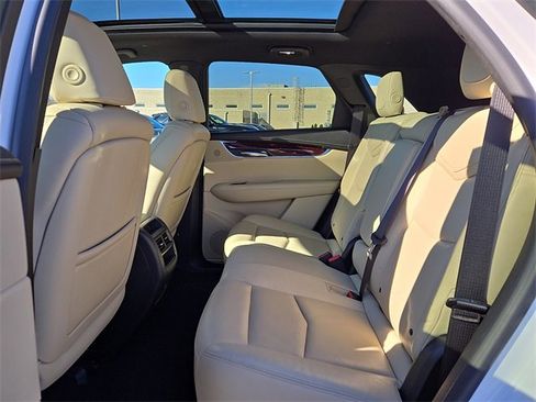 Used 2017 Cadillac XT5 Luxury w/ Driver Awareness Package image 10