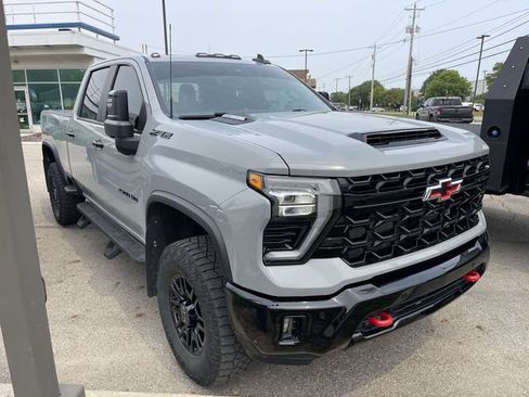 Used 2025 Chevrolet Silverado 2500 ZR2 w/ Technology Package AWD/4WD image 14
