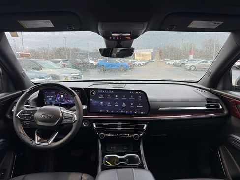 Used 2025 Chevrolet Traverse Z71 w/ Enhanced Driving Package image 24