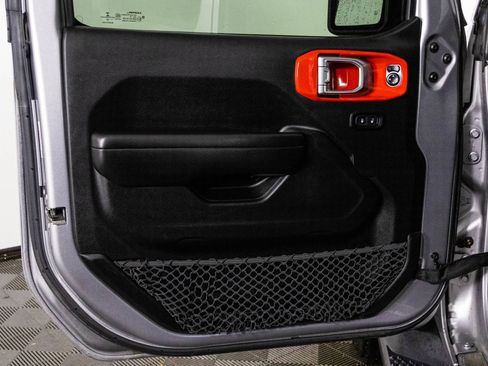 Used 2018 Jeep Wrangler Unlimited Sport S image 32