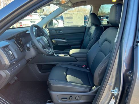 New 2026 Nissan Pathfinder SL AWD/4WD image 4