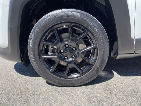 Used 2020 Jeep Renegade Altitude FWD image 32