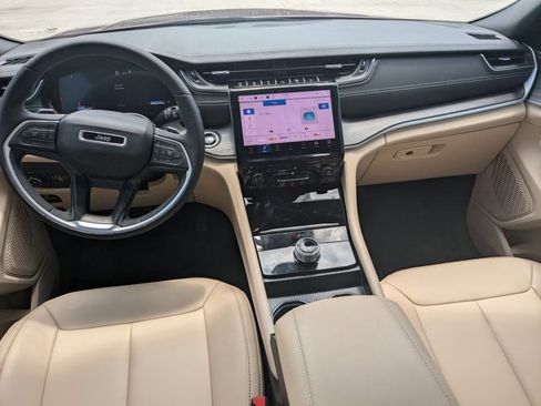 Used 2025 Jeep Grand Cherokee L Limited w/ Black Appearance Package image 17