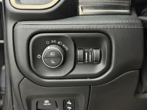 Used 2019 RAM 1500 Limited AWD/4WD image 16