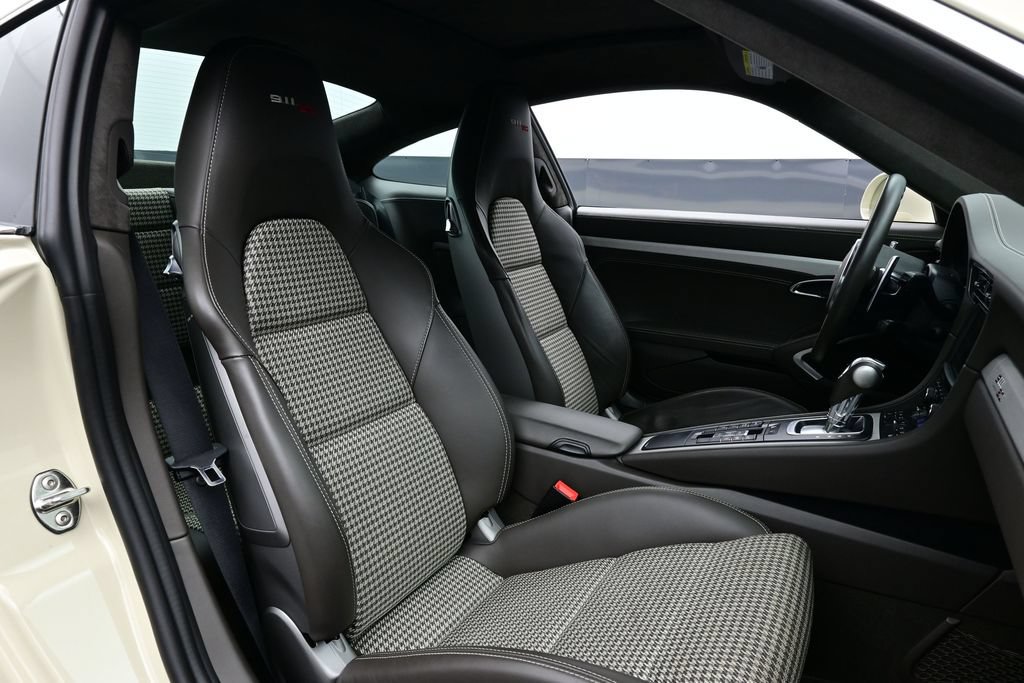 Certified 2014 Porsche 911 50th Anniversary Edition RWD image 14