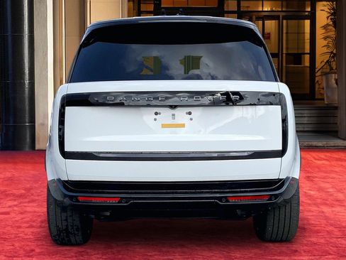 New 2026 Land Rover Range Rover Long Wheelbase SE image 4