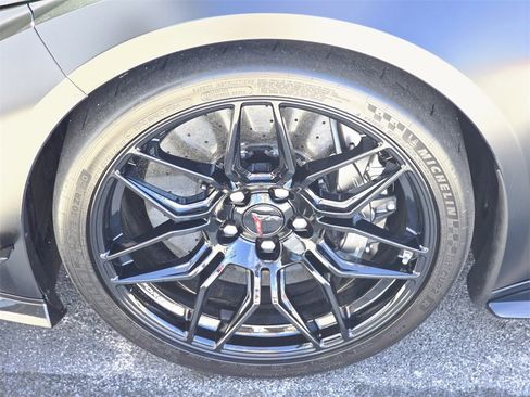 Used 2025 Chevrolet Corvette Z06 w/ Z07 Performance Package image 9