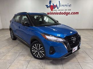 Used 2024 Nissan Kicks SR video 1
