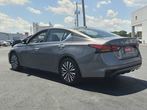 Used 2025 Nissan Altima 2.5 SV FWD image 3