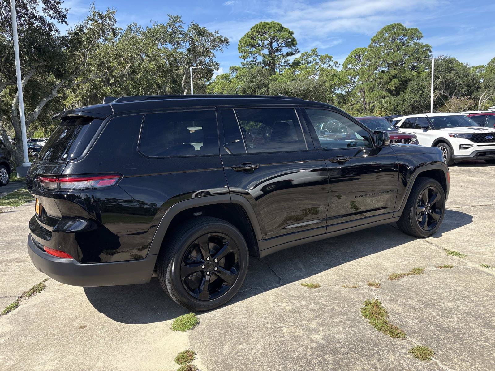 Certified 2024 Jeep Grand Cherokee L Laredo RWD image 3