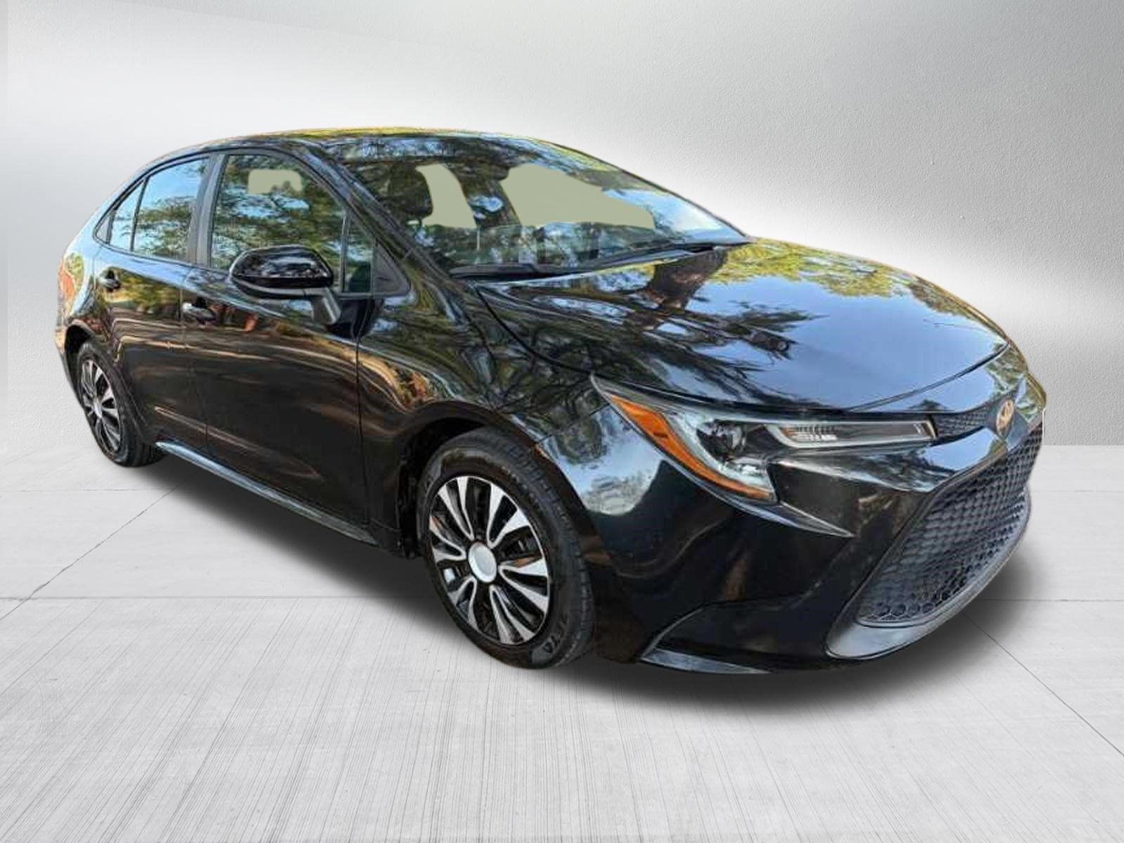 Used 2021 Toyota Corolla LE FWD image 3