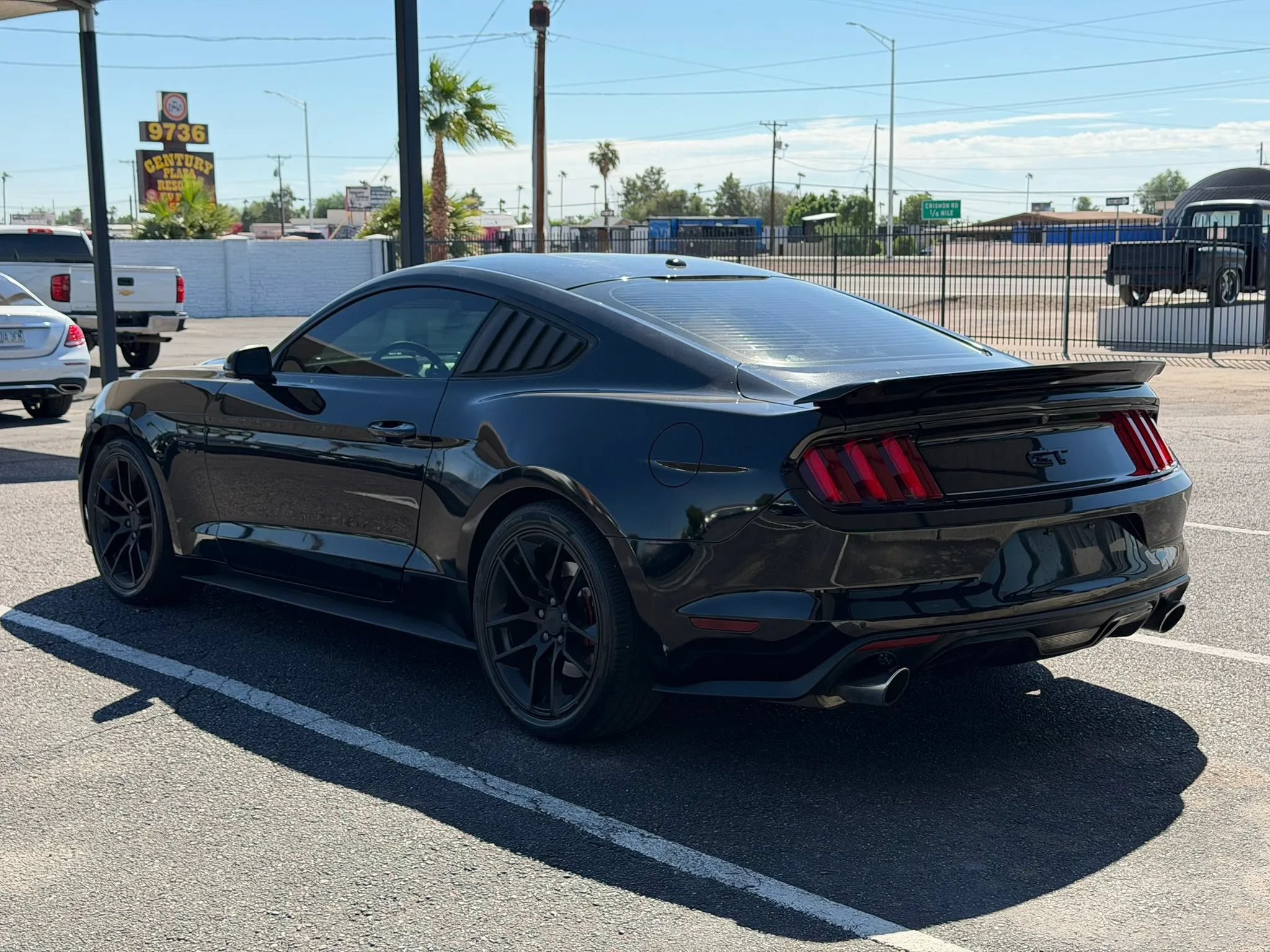 Used 2017 Ford Mustang GT Premium w/ Black Accent Package RWD image 7
