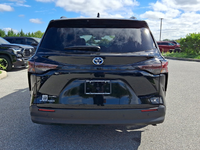 Certified 2025 Toyota Sienna LE AWD/4WD image 5