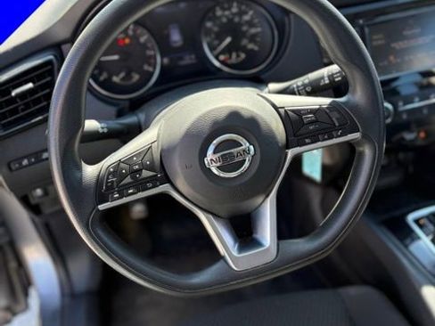 Used 2019 Nissan Rogue Sport S image 16