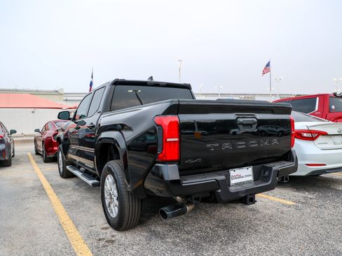 Used 2025 Toyota Tacoma SR5 image 9