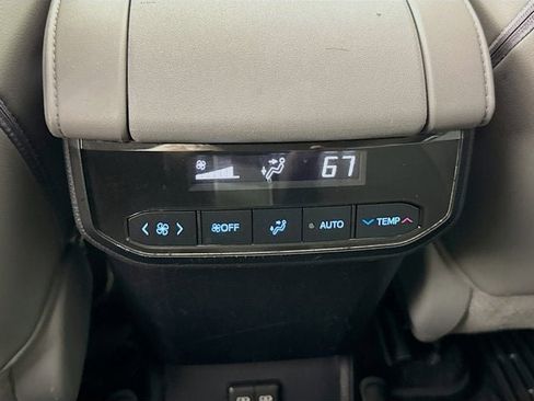 Used 2022 Toyota Highlander XLE image 25
