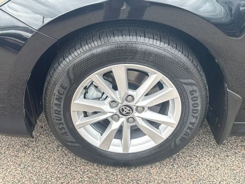 Used 2025 Toyota Camry LE w/ Convenience Package image 38