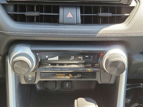 Used 2021 Toyota RAV4 LE FWD image 24
