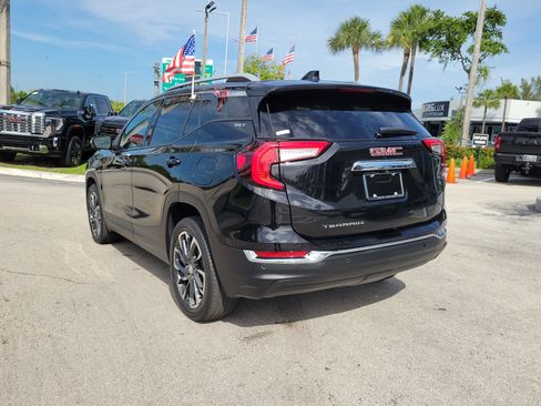 Used 2023 GMC Terrain SLT w/ Tech Package FWD image 7