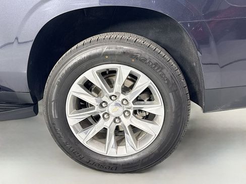 Used 2023 Chevrolet Suburban Premier image 33