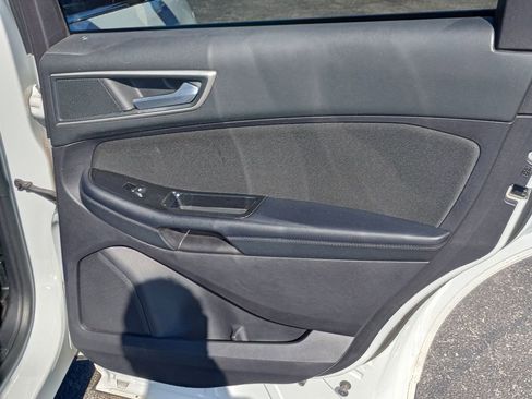 Used 2018 Ford Edge SEL image 18