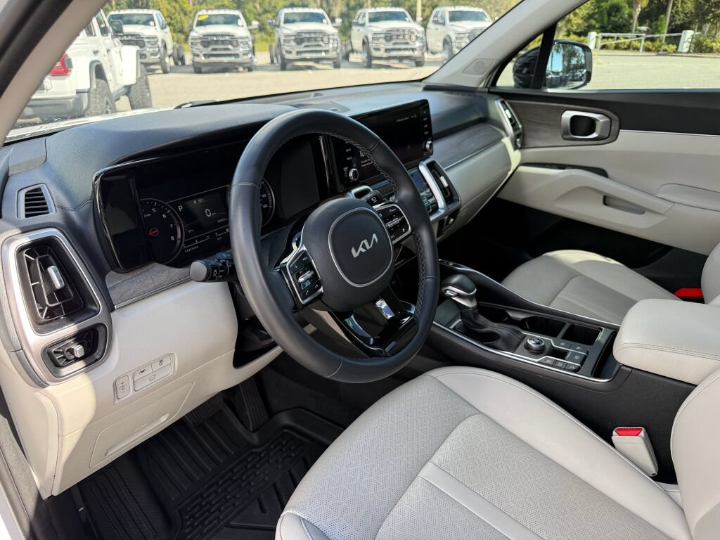 Used 2023 Kia Sorento EX w/ Panoramic Sunroof Package FWD image 22