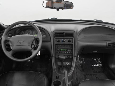 Used 2002 Ford Mustang Convertible RWD image 12