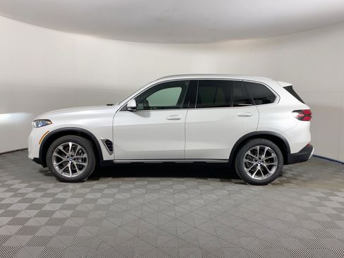 Used 2026 BMW X5 sDrive40i w/ Premium Package image 2