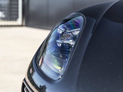Certified 2026 Porsche Macan AWD/4WD image 19