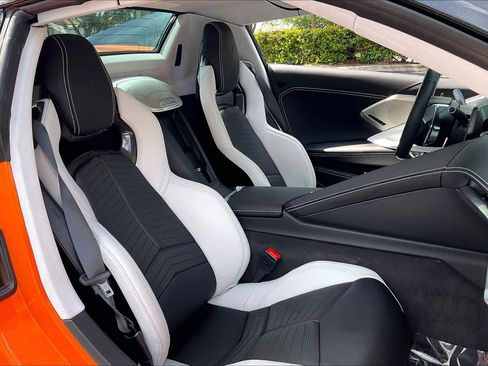 Used 2024 Chevrolet Corvette Stingray Premium Conv w/ Z51 Performance Package image 8