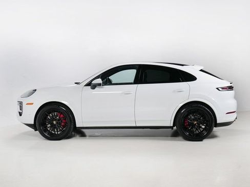 Used 2025 Porsche Cayenne S AWD/4WD image 2