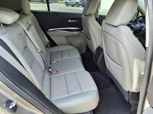 Used 2023 Cadillac XT4 Luxury w/ Cold Weather Package FWD image 10
