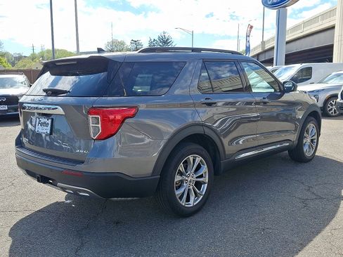 Used 2023 Ford Explorer XLT w/ Equipment Group 202A AWD/4WD image 4