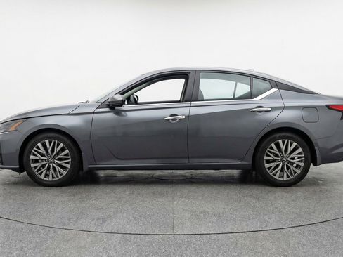 Used 2025 Nissan Altima 2.5 SV FWD image 4
