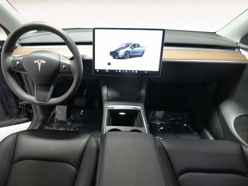 Used 2024 Tesla Model Y Long Range image 14