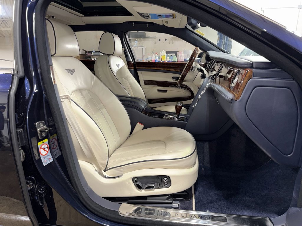 Used 2016 Bentley Mulsanne RWD image 28