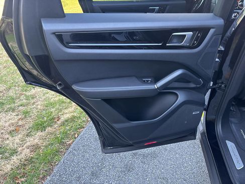 Used 2019 Porsche Cayenne AWD/4WD image 13