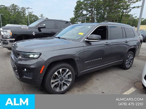 Used 2021 Jeep Grand Cherokee L Overland w/ Luxury Tech Group IV AWD/4WD image 3