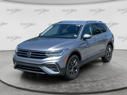 Used 2022 Volkswagen Tiguan SE AWD/4WD image 3