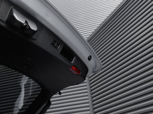 Certified 2026 Porsche Macan AWD/4WD image 28