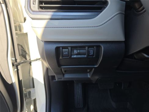 Used 2025 Subaru Forester Premium w/ Convenience Package #1 image 34